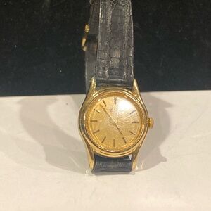 Seiko Quartz Watch. As is.  Stainless Steel Back. I Do not know if it works.